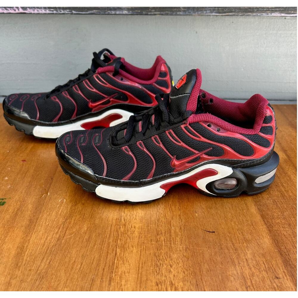 Nike Air Max Plus TN Black Red Kids Youth 3.5Y Tuned Air Sneakers